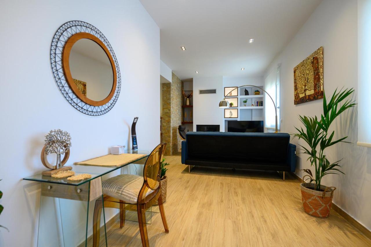 Chic Apartment In Nature, 5-Min Walk To The Beach Kalamáta Buitenkant foto