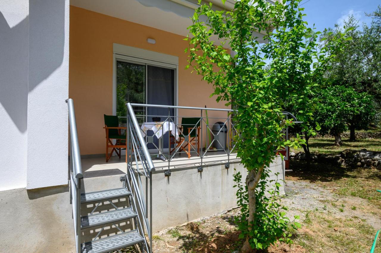 Chic Apartment In Nature, 5-Min Walk To The Beach Kalamáta Buitenkant foto