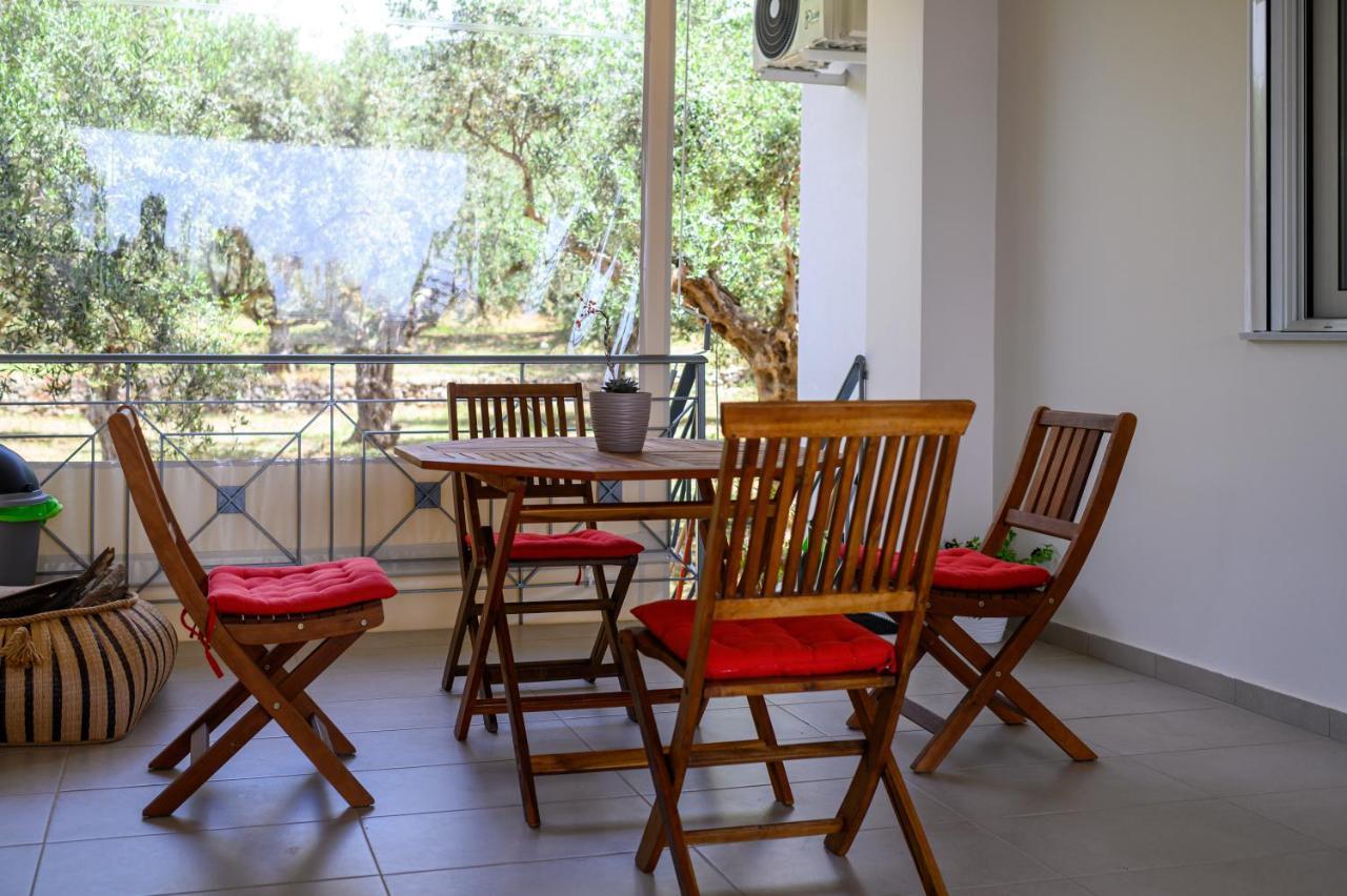 Chic Apartment In Nature, 5-Min Walk To The Beach Kalamáta Buitenkant foto
