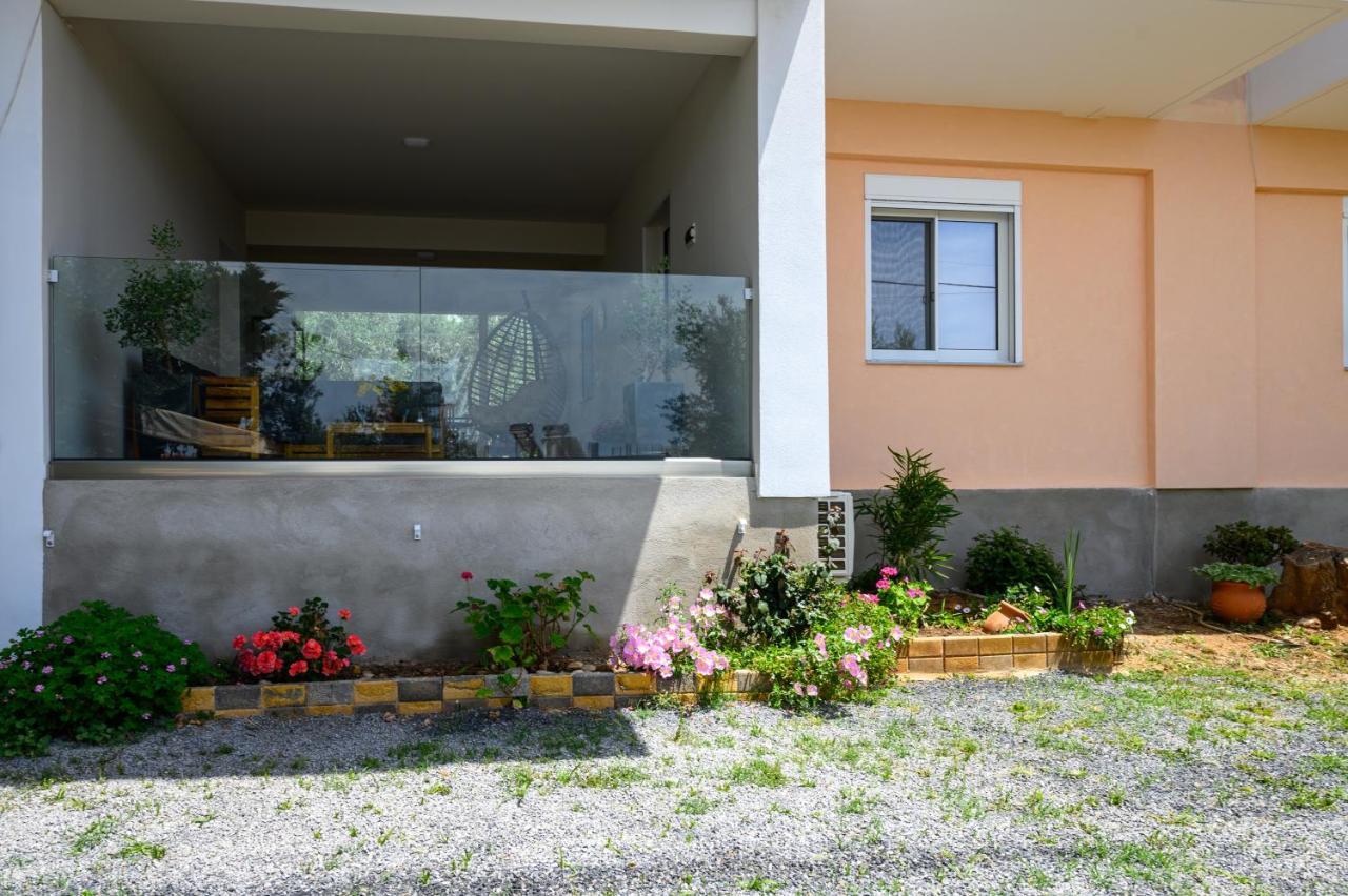 Chic Apartment In Nature, 5-Min Walk To The Beach Kalamáta Buitenkant foto