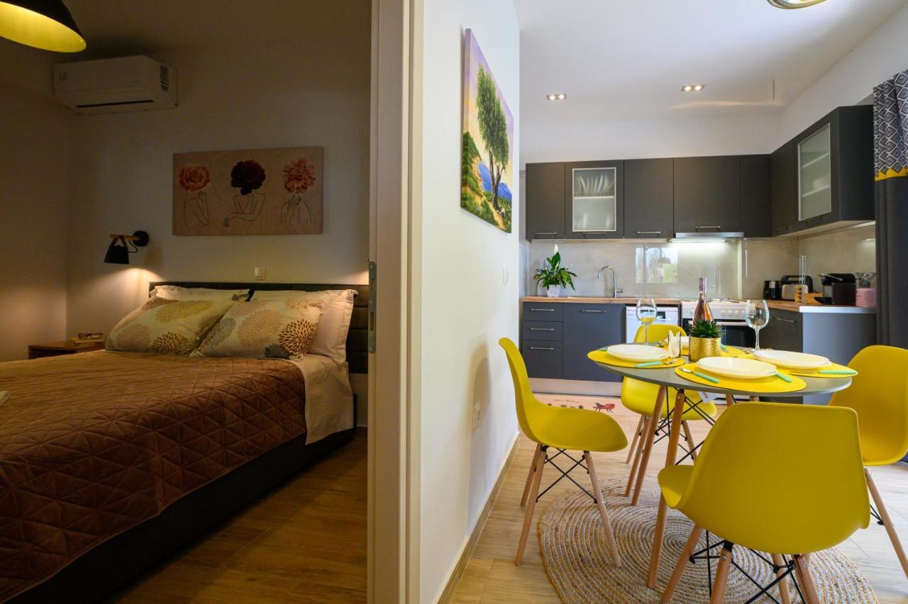 Chic Apartment In Nature, 5-Min Walk To The Beach Kalamáta Buitenkant foto