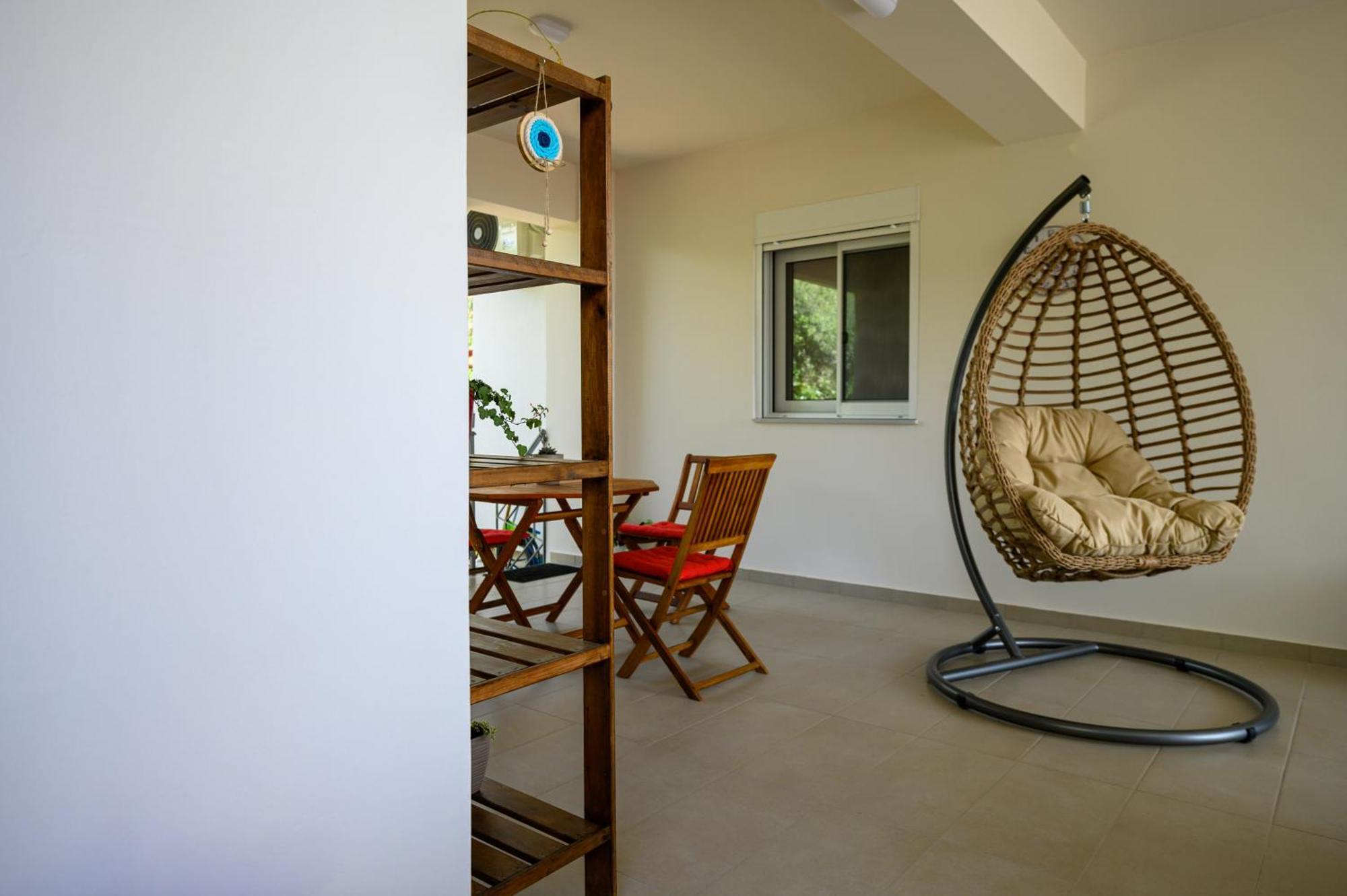 Chic Apartment In Nature, 5-Min Walk To The Beach Kalamáta Buitenkant foto
