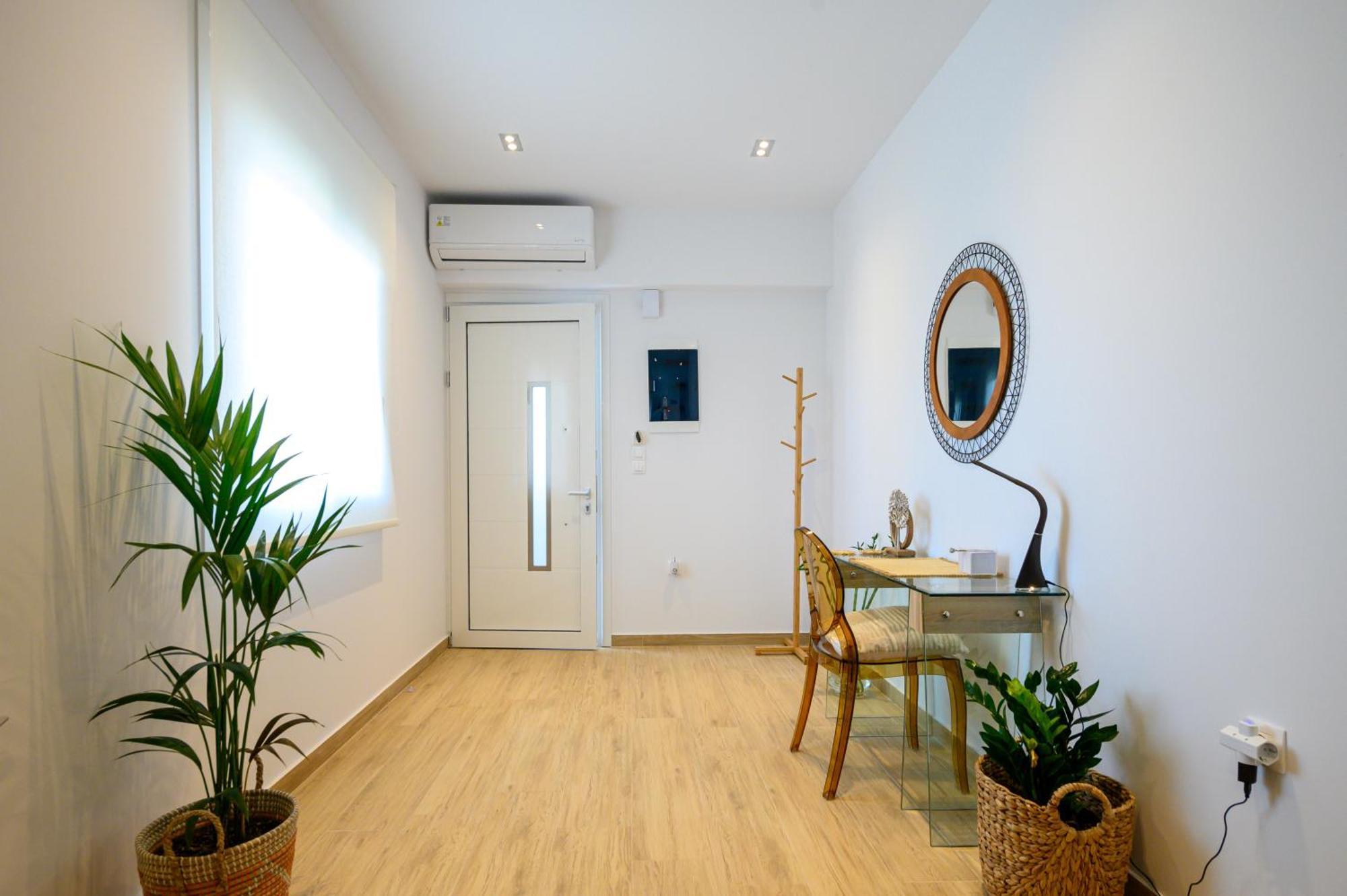 Chic Apartment In Nature, 5-Min Walk To The Beach Kalamáta Buitenkant foto